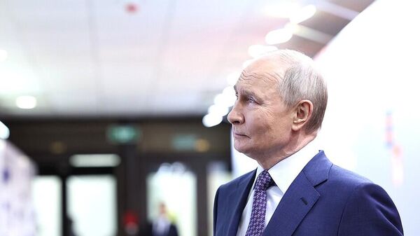 Владимир Путин в Центральном музее Великой Отечественной войны 
