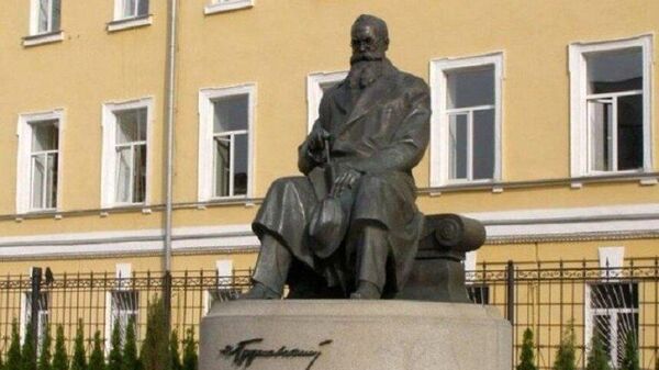 Памятник М.С. Грушевскому в Киеве