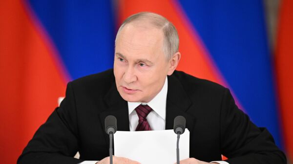 Обращение президента РФ В. Путина к представителям российских и зарубежных СМИ Обращение президента РФ В. Путина к представителям российских и зарубежных СМИ