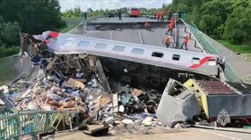 Обрушение моста на пассажирский поезд в Брянской области