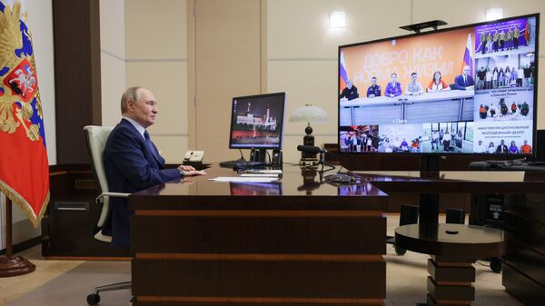 Президент Владимир Путин по видеосвязи принял участие в открытии молодёжных центров в регионах 